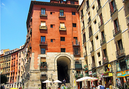 Arco de Cuchilleros en la Plaza Mayor de Madrid