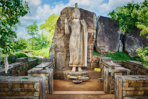 Escultura de Buda en Aukana, uno de los tesoros de Sri Lanka