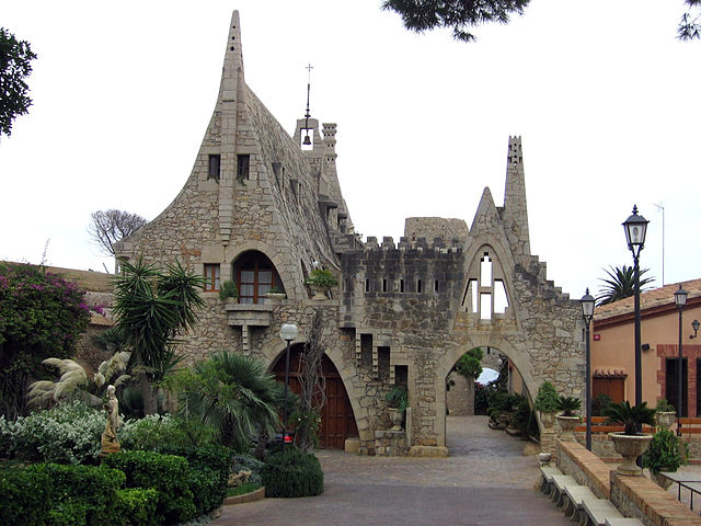 Bodegas Gëll, una de las obras de Antoni Gaudí