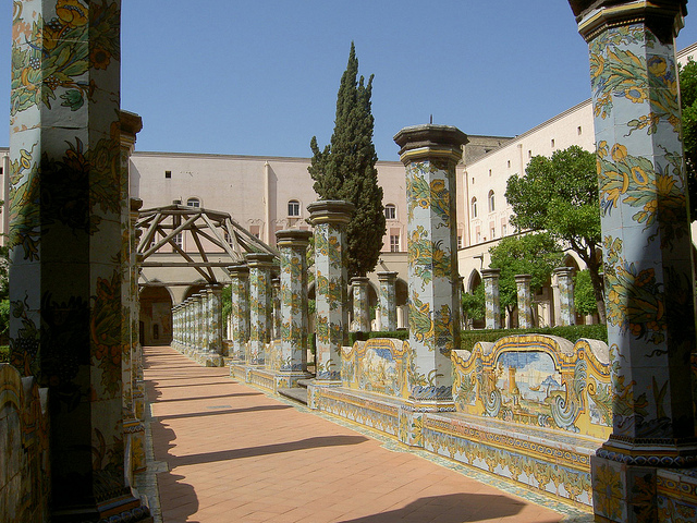 Convento de Santa Clara, uno de los lugares que hay que ver en Nápoles