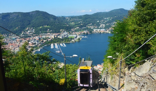 Funicular de Brunate en el lago di Como