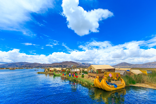 Isla de Uros en el lago Titicaca
