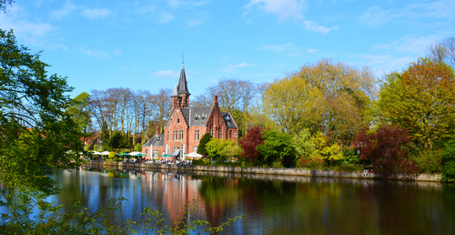 Lago del Amor de Brujas