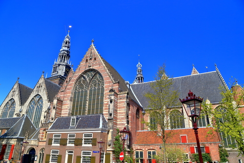 Oude Kerk uno de los lugares que ver en Ámsterdam