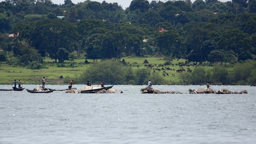 Pescadores en el lago Victoria