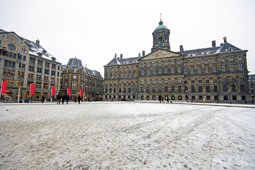 Plaza Dam de Ámsterdam nevada