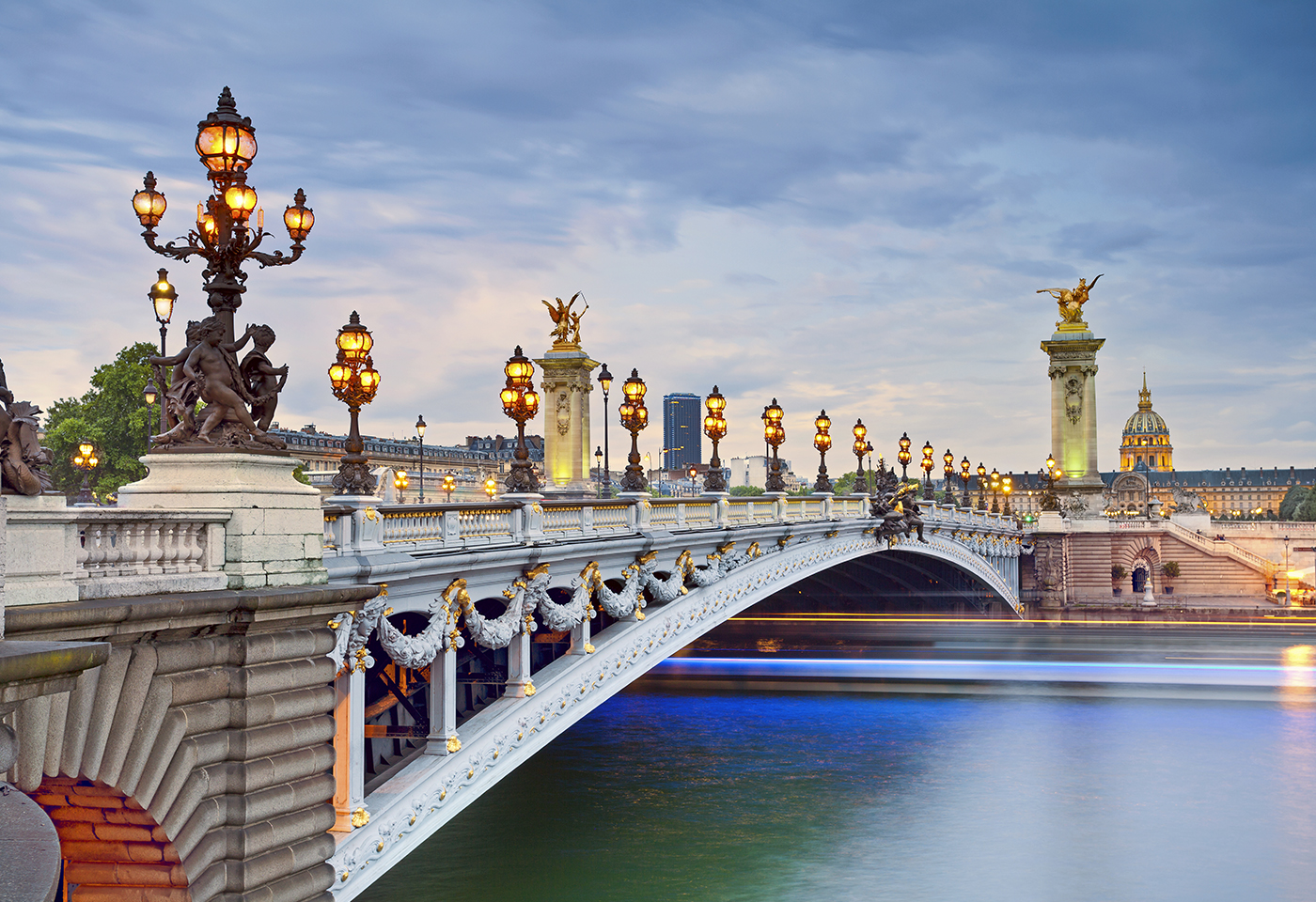 Puente Alejandro III en París