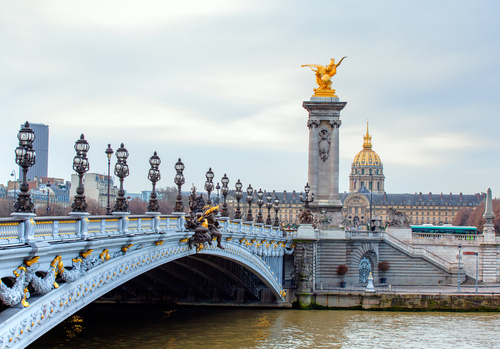 Puente Alejandro III en París