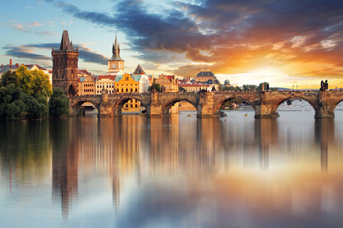 Puente de Carlos de Praga, uno de los puentes de Europa más bellos