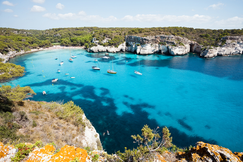 Cala MAcarella en Menorca, uno de los sitios más bonitos del Mediterráneo