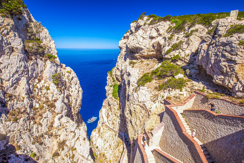 Capo Caccia, una de las razones para hacer turismo en Cerdeña