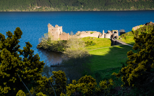 Castillo de Urquhart en el lago Ness
