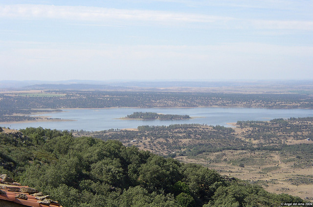 Embalse de Borbollón en Sierra de Gata