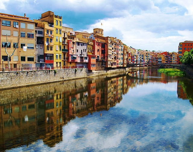Casas del Onyar en el casco antiguo de Girona
