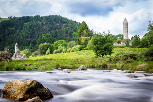 Monasterio de Glendalough en la República de Irlanda
