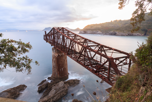 Antiguo muelle minero en Castro Urdiales
