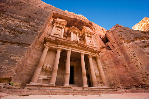 Petra, uno de los lugares par ver al viajar a Jordania