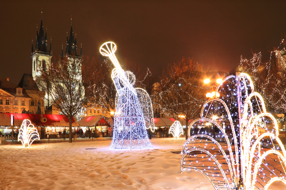 Plaza de la Ciudad Vieja en Praga en Navidad