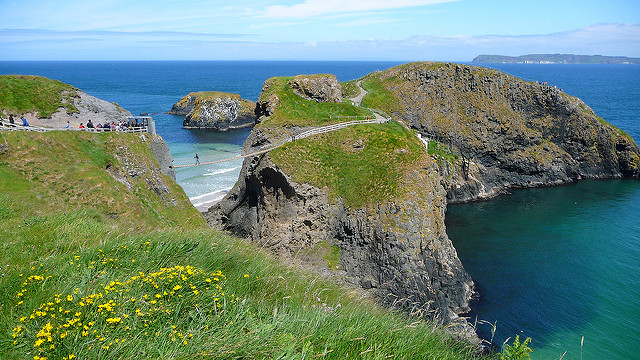 Puente de Carrick-a-Rede en Irlanda