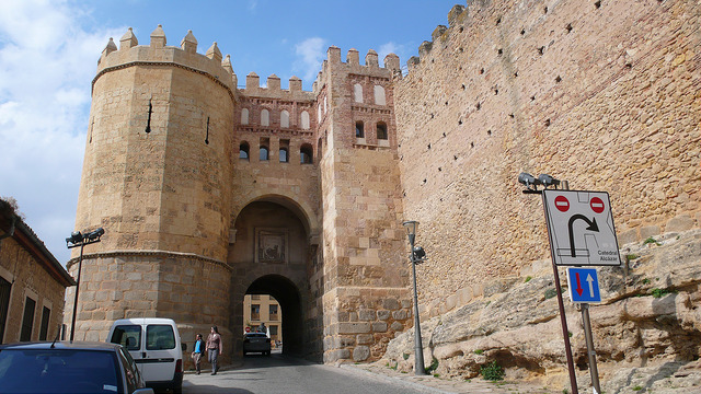 Disfrutar de Segovia: cruzar la puerta de la muralla