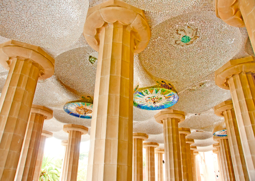 Sala Hipóstila en el parque Güell de Barcelona