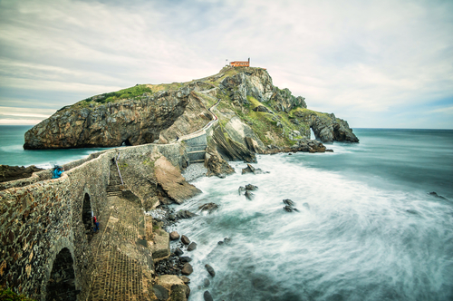 San Juan deGaztleugatxe, uno de los lugares muy cinematográficos de España