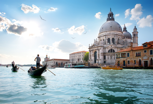 Santa Maria della Salute en el Gran Canal de Venecia