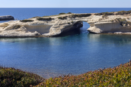 S'Archittu, una de las razones para hacer turismo en Cerdeña
