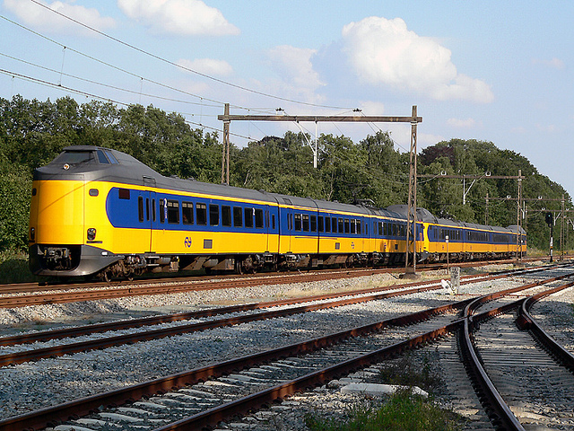 Tren entra Ámsterdam y el aeropuerto