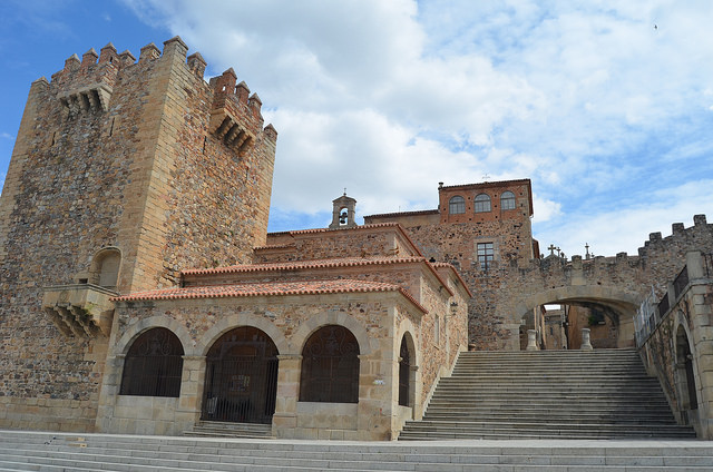 Arco de la Estrella, una de las cosas que ver en Cáceres