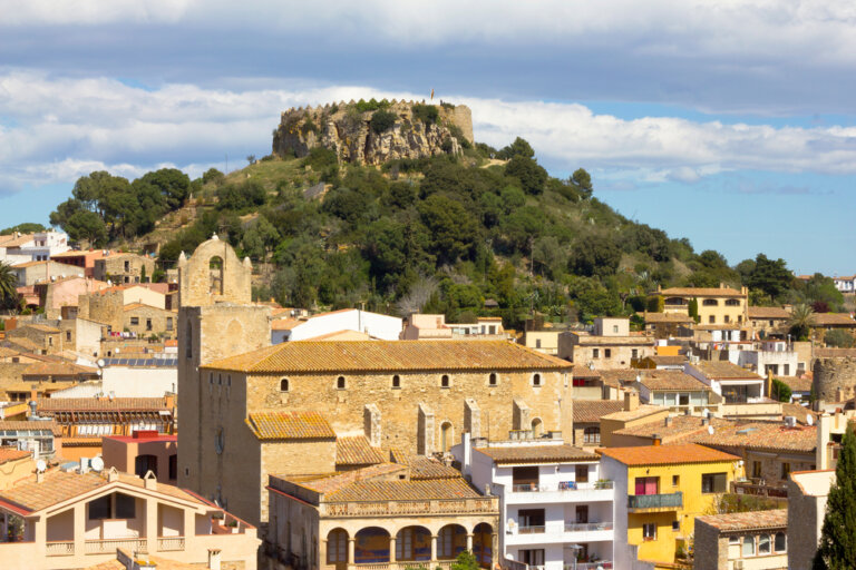 Un paseo entre las calas y el castillo medieval de Begur