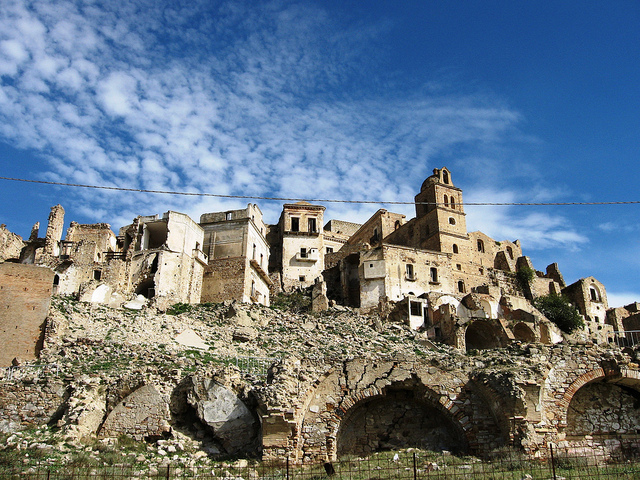 ciudad abandonada de Craco en Italia