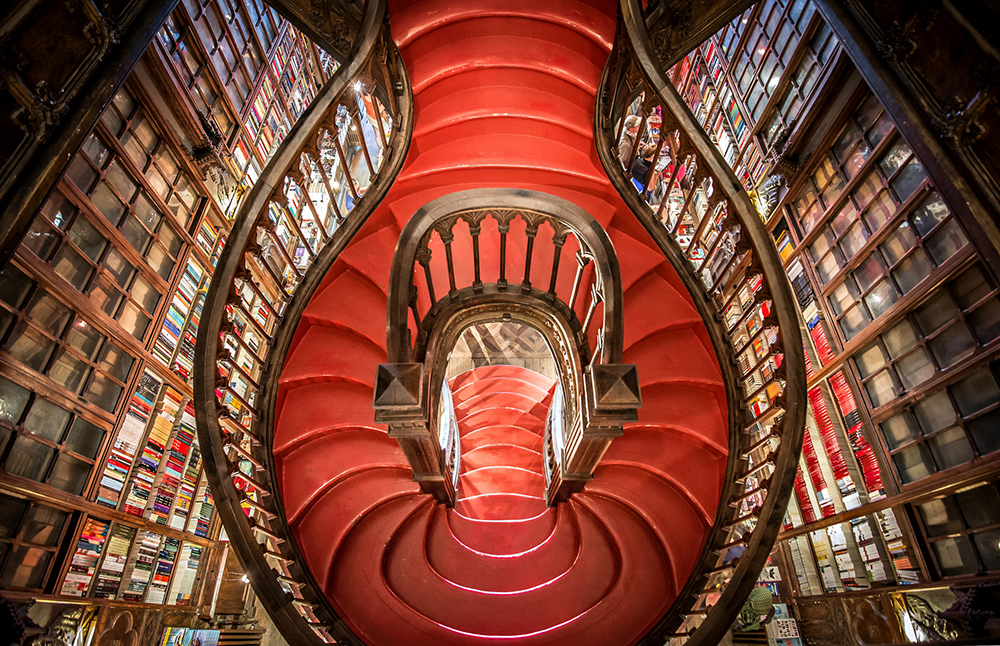 Escaleras muy especiales: Lello e Irmao en Oporto