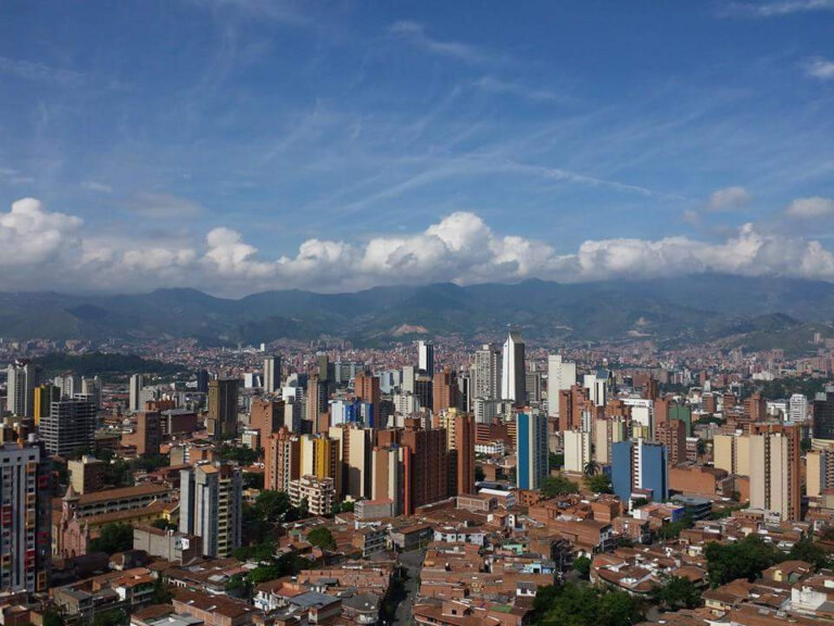 Medellín, una ciudad 'europea' en un valle