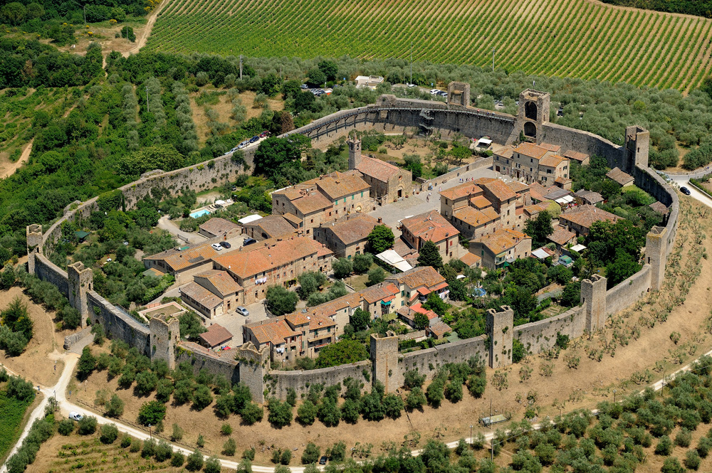 Monteriggioni en la ruta en coche por la Toscana