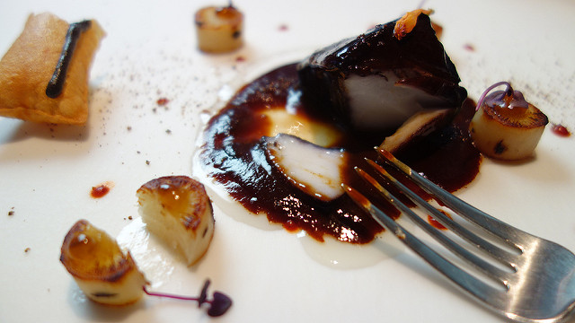 Plato deDiverXo, uno de los restaurantes de la Guía Michelin