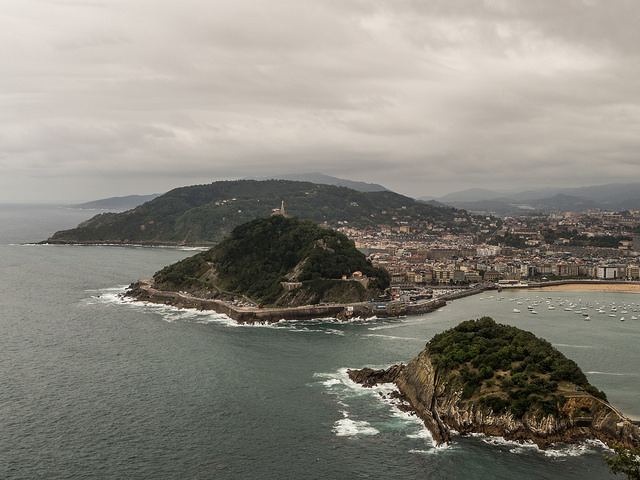 Vista de San Sebastián con lluvia