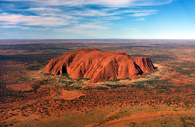 Monte Uluru, uno deloslugares más espectaculares de Australia