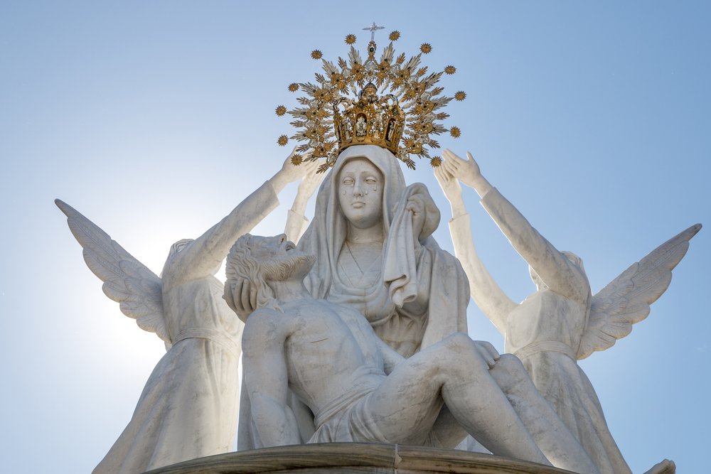 Monumento a la Virgen de las Angustias en Ayamonte