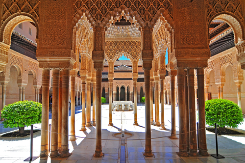Patio de los Leones en la Alhambra de Granada