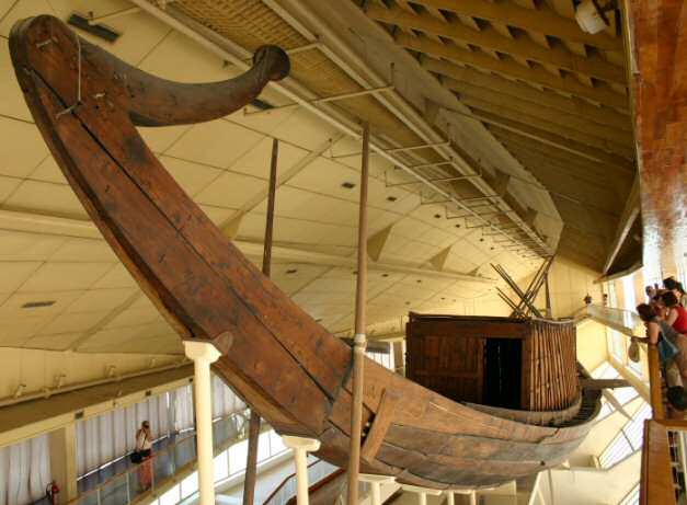 Barca funeraria de la pirámide de Guiza