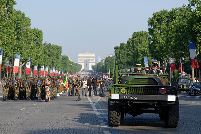 Día de la Bastilla en el Arco del Triunfo de París
