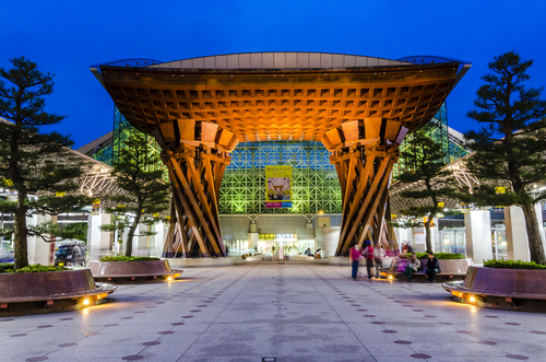 Kanazawa, una de las estaciones de tren más fabulosas