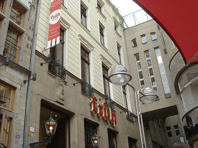 Früh am Dom para comer cerca de la catedral de Colonia