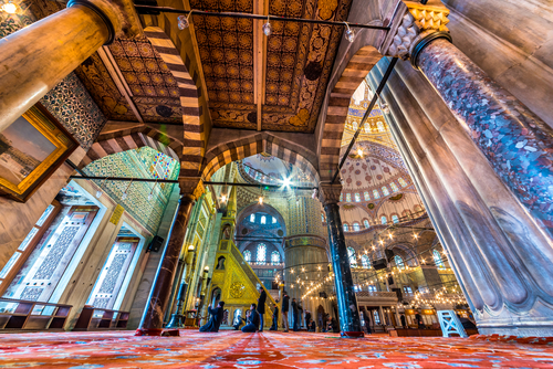 Interior de la Mezquita Azul de Estambul