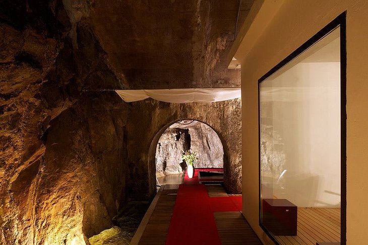 La Claustra, uno de los hoteles más curiosos de Europa