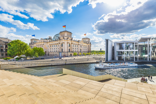 Reichstag de Berlín cerca de la Puerta de Brandenburgo