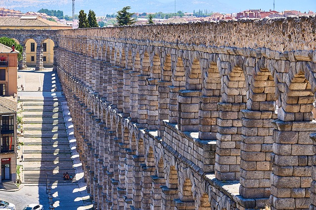 ¿Cómo se construyó el acueducto romano de Segovia?