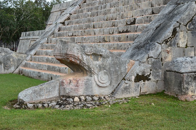 Detalle de la pirámide de Chichén Itzá