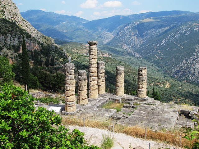 Templo de Apolo, oráculo de Delfos 